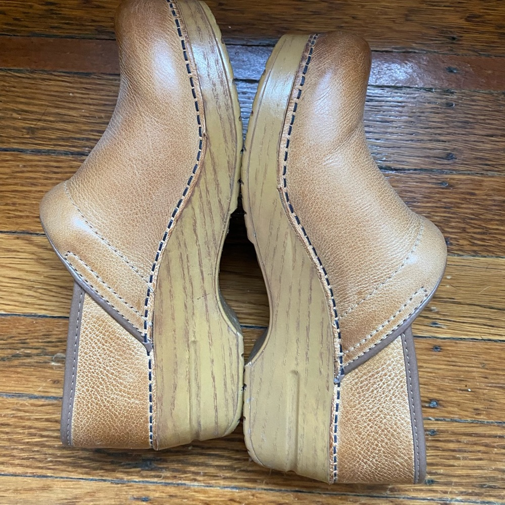 Like new Dansko Professional Honey Clogs 36 w US 6